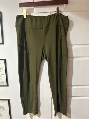 Agnes & Dora Olive Green Capris